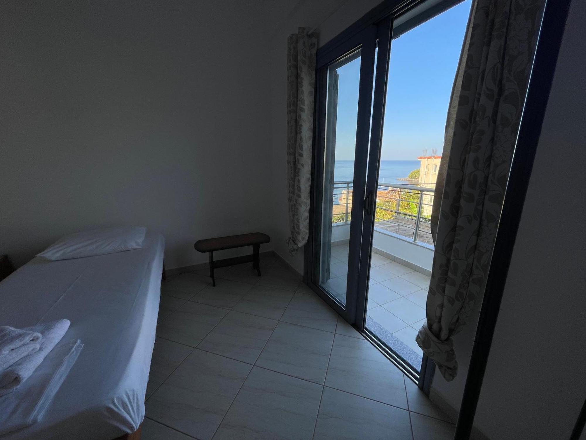 Tasos Rooms Химара Экстерьер фото