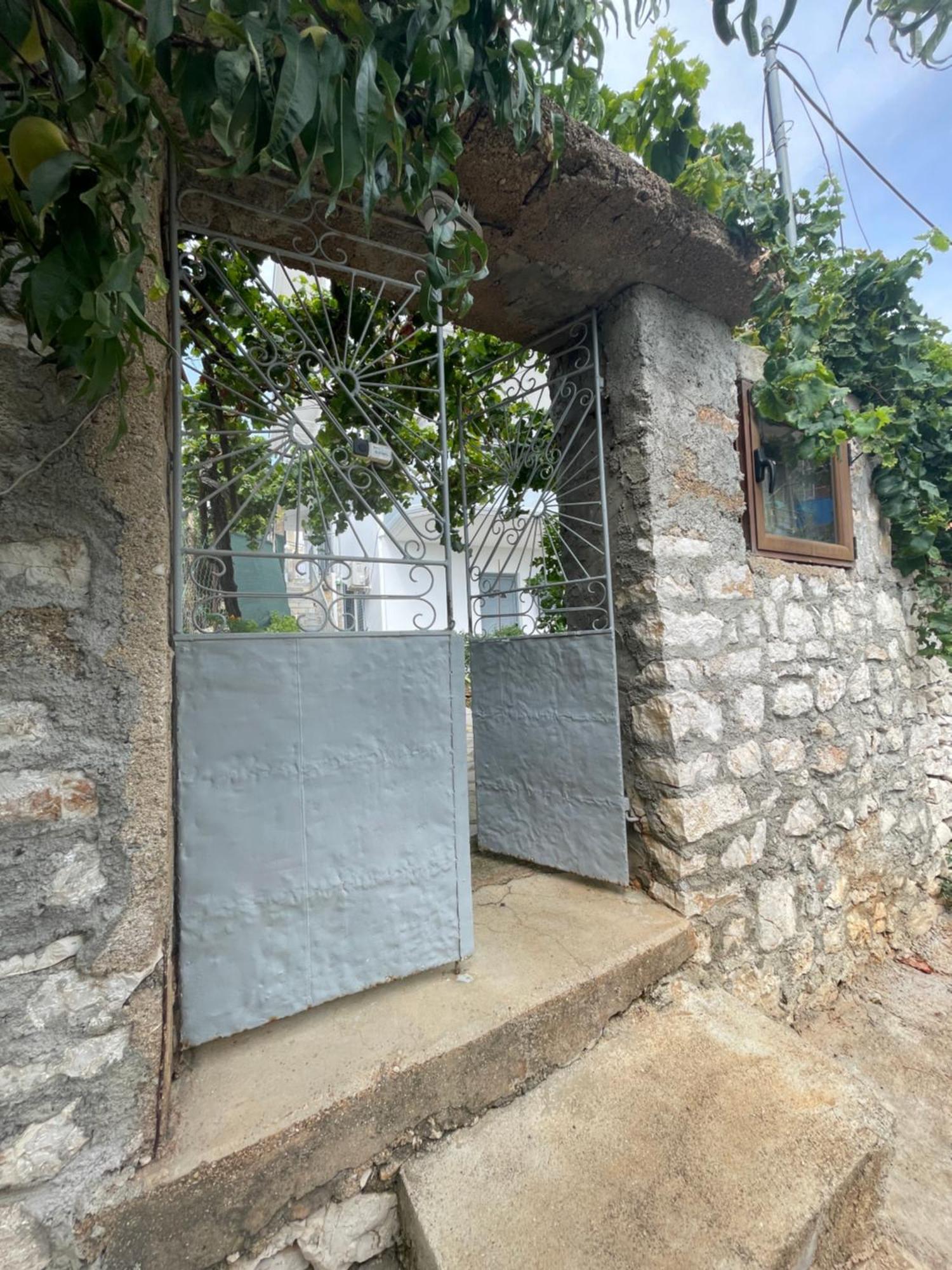 Tasos Rooms Химара Экстерьер фото