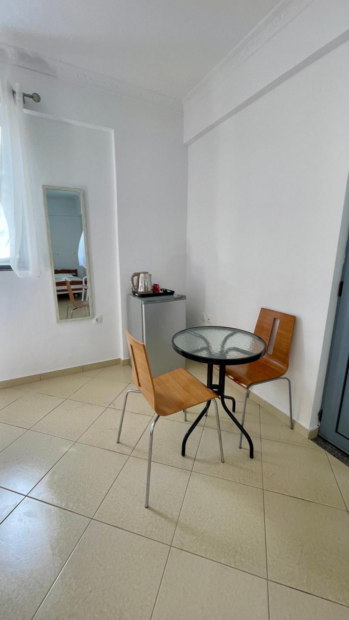 Tasos Rooms Химара Экстерьер фото