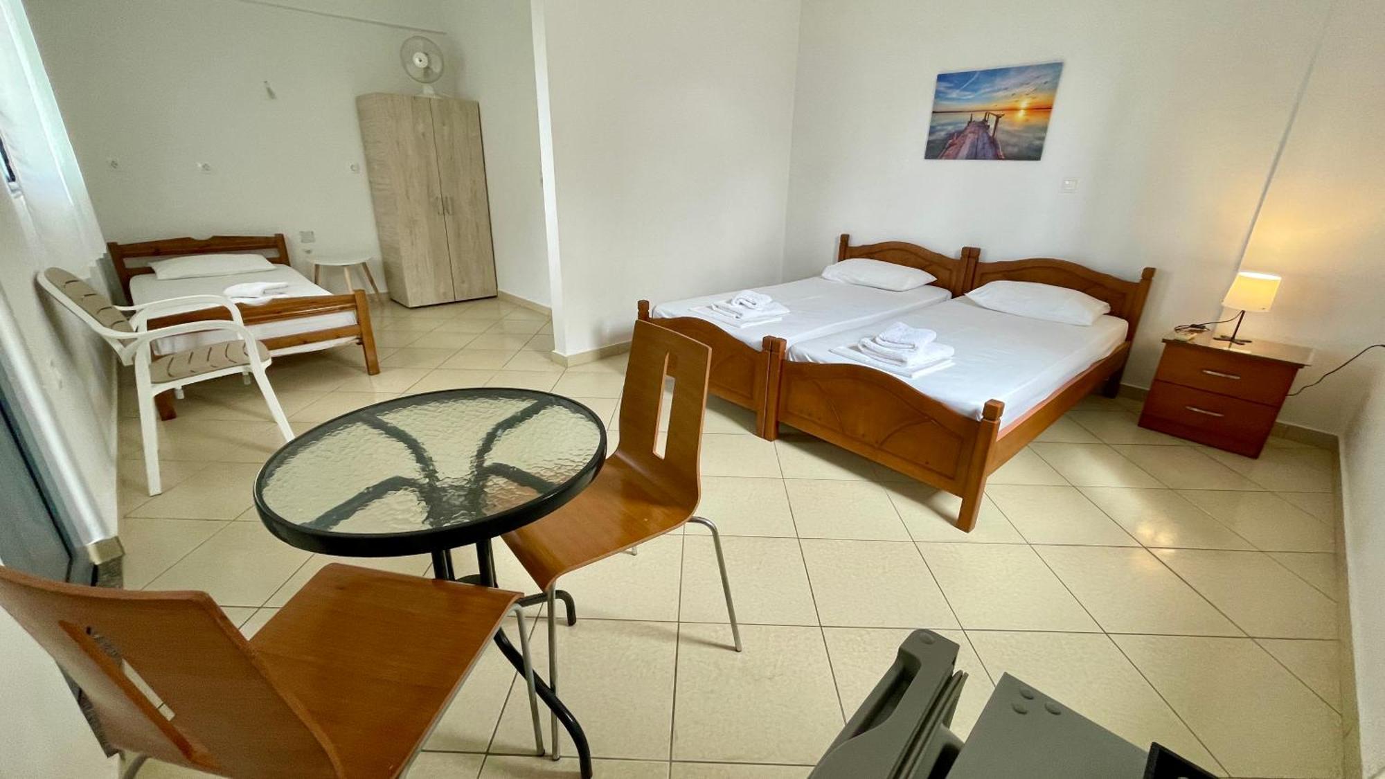 Tasos Rooms Химара Экстерьер фото