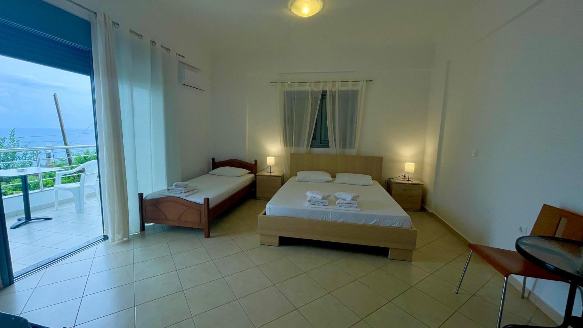 Tasos Rooms Химара Экстерьер фото